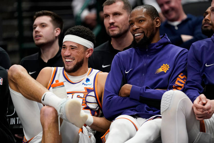 Девин Букер и Кевин Дюрант / Getty Images Девин Букер и Кевин Дюрант / Getty Images